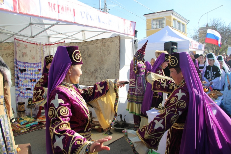 Выставка национальных подворий развернулась в Ставрополе в День народного единства