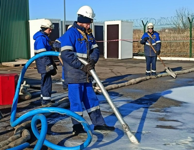 <i>В Невинномысске на Кубанской ГЭС-4 прошли учения по ликвидации разлива нефтепродуктов</i>