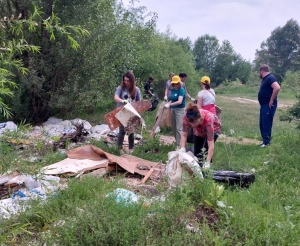 День эколога в Кисловодске волонтёры отметили субботником на территории Нового озера