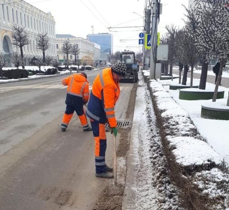 Ставрополь от снега расчищают 70 спецмашин и 120 дорожников