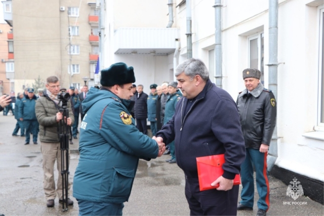 <i>Пожарным Кабардино-Балкарии вручили новые автомобили</i>