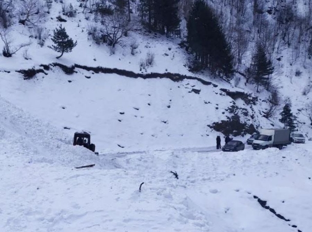 <i>«Дагестанавтодор» предупредил водителей о сходе трёх лавин из-за потепления</i>
