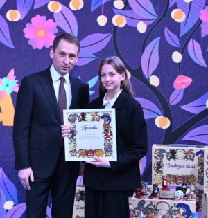 Министр природных ресурсов РФ наградил школьницу из Северной Осетии