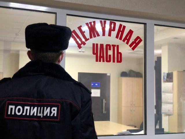 <i>В Дагестане полицейского уволили из-за взятки от участников беспорядков в аэропорту</i>