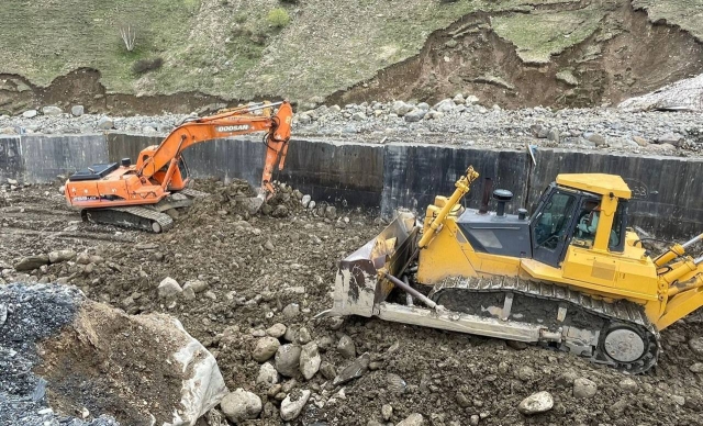 <i>В Северной Осетии дорогу на Мамисон обезопасили 9-метровыми подпорными стенами</i>