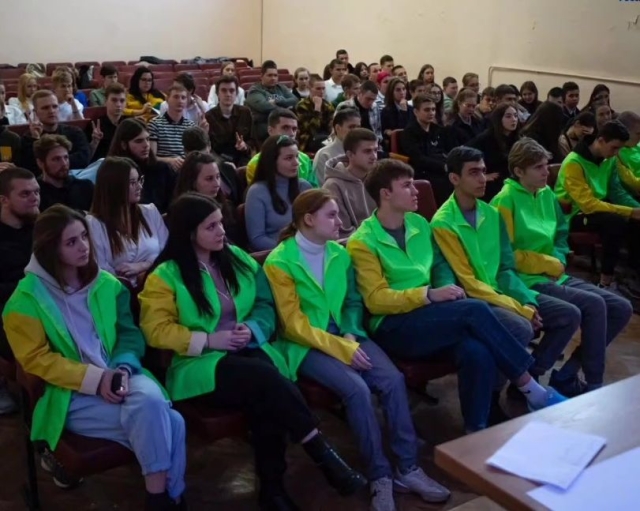 <i>Студентов-волонтёров Невинномысска объединил проект «Край золотых сердец»</i>