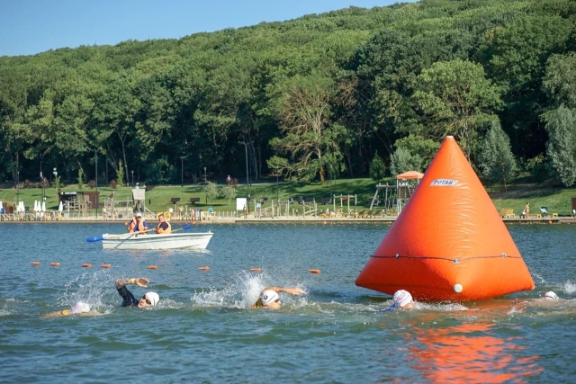 <i>В Ставрополе фестиваль по водным видам спорта весело прошёл на Комсомольском озере</i>