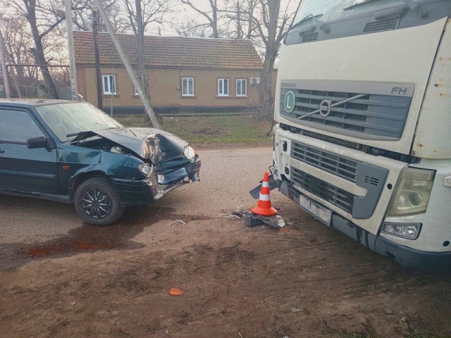 <i>В Грачевском округе пожилой водитель на скорости врезался в фуру, пострадал ребёнок</i>