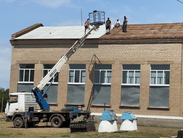 <i>Строители из Северной Осетии закончат ремонт сельской школы на Запорожье к 1 сентября</i>