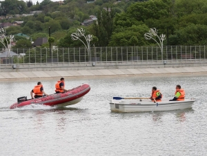 В Ставрополе спасатели вытащили из озера потерявшего сознание подростка