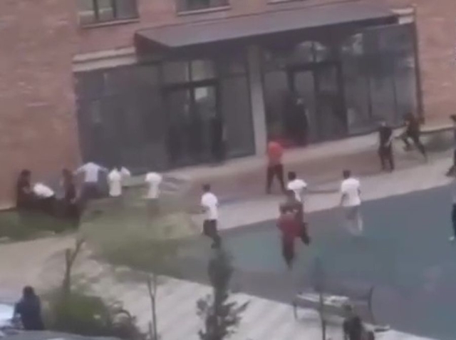 <i>«Это не махач»: Школьники Махачкалы в массовой драке использовали травмат</i>