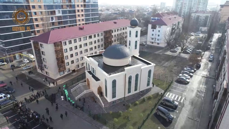 Новая мечеть с медресе в Ахматовком районе Грозного