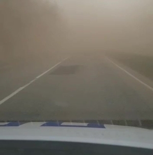 ГИБДД Ставрополья предупредила водителей о сильном боковом ветре. Видео
