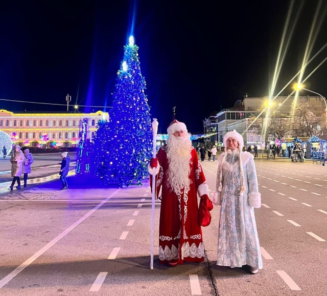 <i>Дед Мороз вновь пригласил малышей посетить его терем на площади Ленина Ставрополя</i>