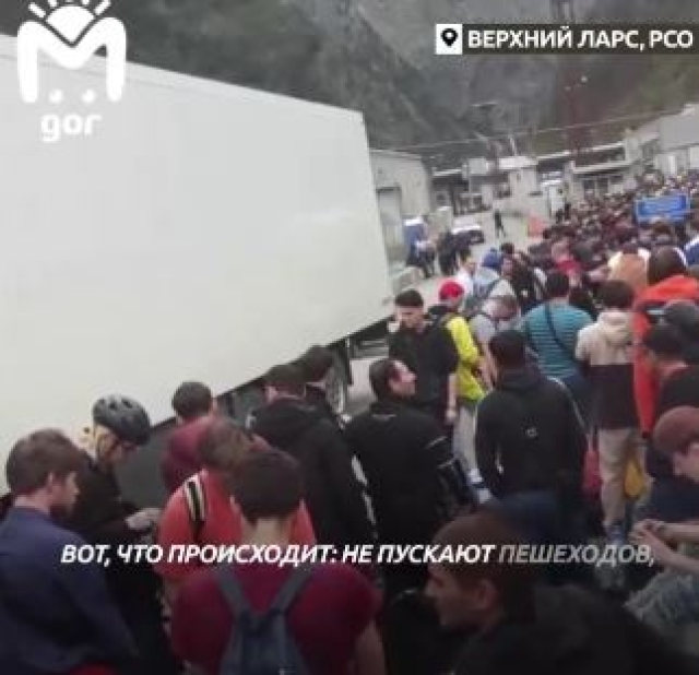 <i>BAZA сообщила о задержании полицейских на границе Северной Осетии с Грузией</i>