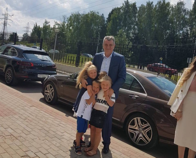 <i>Глава Северной Осетии в День защиты детей показал счастливого дедушку</i>