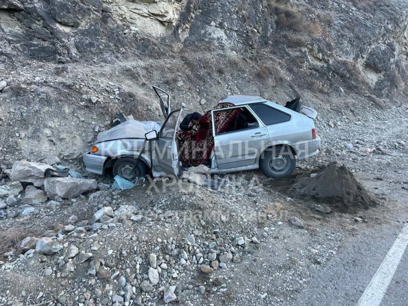 В горном районе Дагестана при камнепаде в ДТП погиб 40-летний мужчина