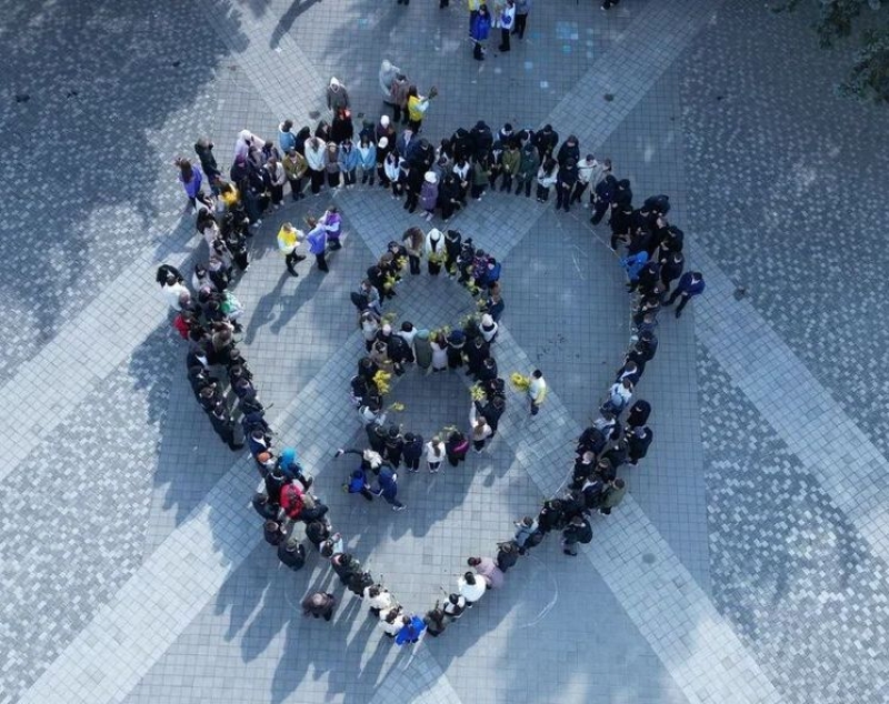 В станице Ессентукской волонтёры на флешмобе изобразили восьмёрку в сердце