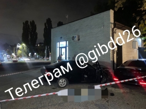 В Невинномысске в ночном ДТП погибли два парня на Lada Priora