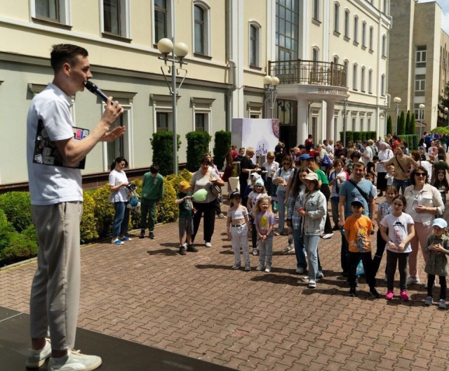 <i>В Ставрополе Дмитрий Беспалов пригласил всех желающих на праздник «Семья СКФУ»</i>
