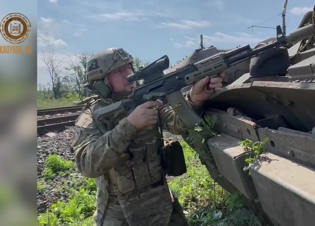 <i>Глава Чечни показал боевые будни командира «Ахмата»</i>