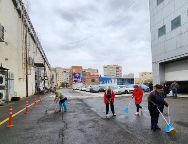 <i>В Промышленном районе Ставрополя прошёл большой предпраздничный субботник</i>