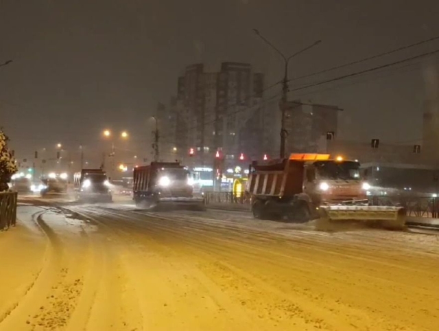 <i>В Ставрополе коммунальщики всю ночь расчищали последствия сильного снегопада</i>