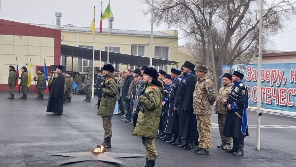 В Буденновске провели церемонию по случаю присвоения Казачьему кадетскому корпусу имени Владимира Попова