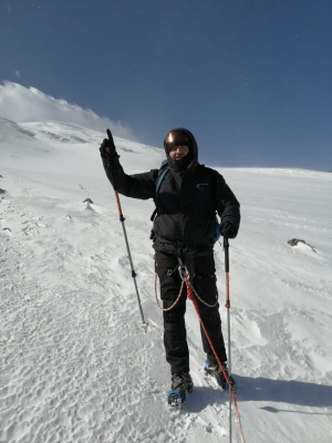 Вылечившийся от коронавируса ставрополец поднялся на вершину Эльбруса ко Дню края