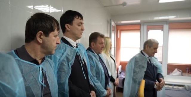 <i>Мэры Ставрополя и Махачкалы навестили в госпитале раненых военнослужащих</i>