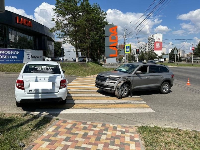 <i>В Ставрополе 54-летняя водитель такси устроила ДТП с двумя пострадавшими</i>