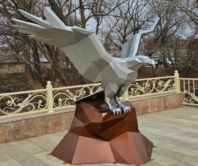 <i>Пятигорчане оценили нового орла для парка «Водник»</i>