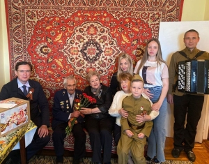 Глава Кисловодска поздравил с 9 мая заслуженного ветерана
