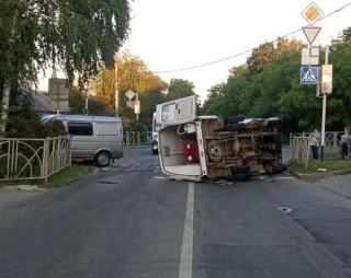 В Ставрополе в ДТП перевернулась машина скорой помощи, пострадал пациент