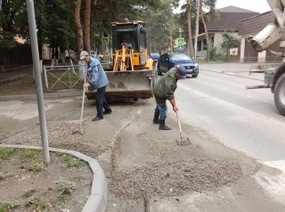 Коммунальщики Кисловодска ликвидируют последствия сильных ливней