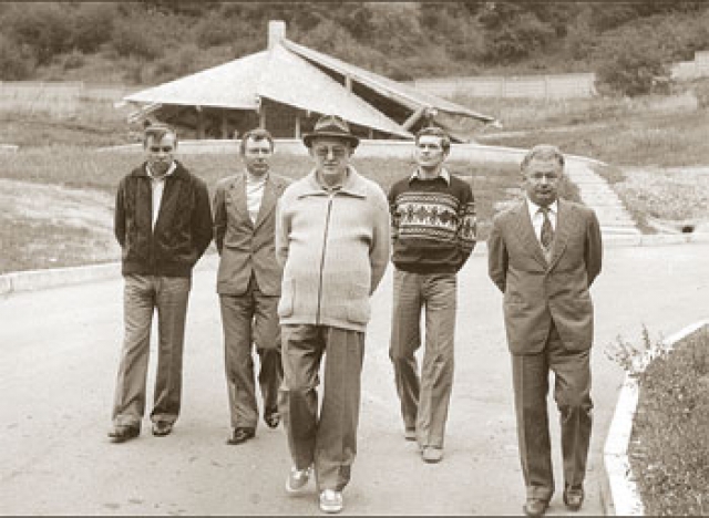Юрий Андропов на прогулке с охранниками (Крым, осень 1982)