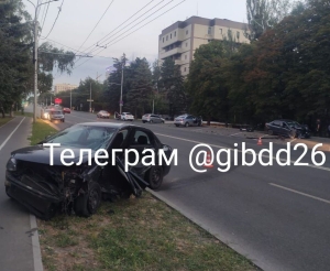 В Ставрополе лихач на Lada Granta спровоцировал аварию и сбежал с места ДТП
