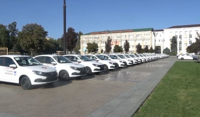 <i>Медикам Дагестана передали 28 новых санитарных машин</i>