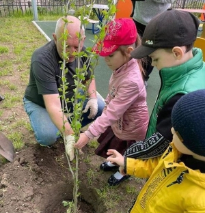 В Кисловодске высадили «Сад памяти» в детском саду