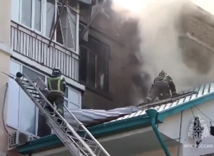 МЧС Дагестана: При пожаре в многоэтажке в поселке Семендер никто не пострадал
