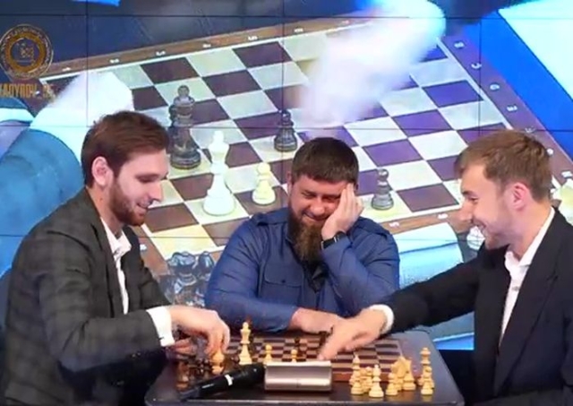 <i>Глава Чечни признался в любви к шахматам и поздравил всех любителей этой игры</i>