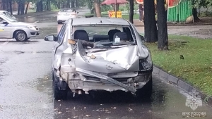 Во Владикавказе спасли травмированного в машине из-за ливня мужчину