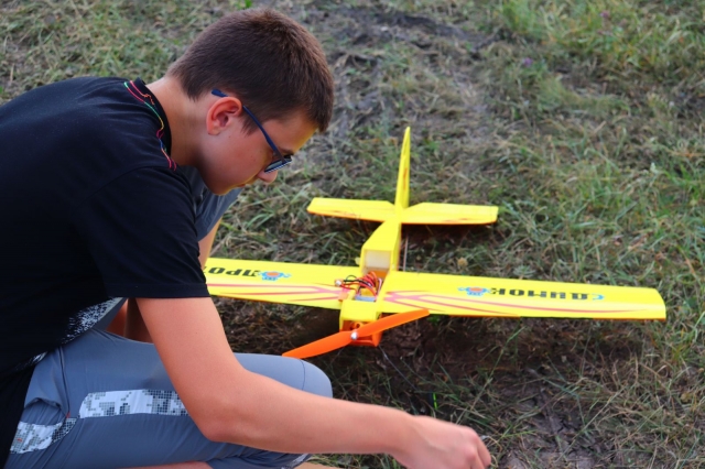 <i>В Ессентуках молодёжь разработала наборы для изготовления моделей самолётов</i>