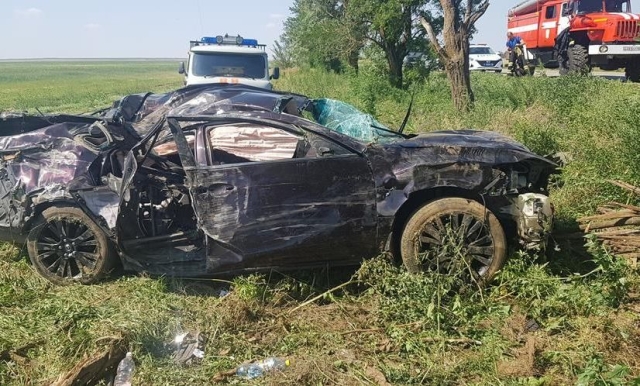 <i>В ДТП в Арзгирском округе при обгоне чудом не погибли три пассажира в Mazda 6</i>