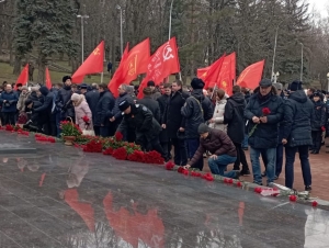 Казаки и представители национально-культурных организаций присоединились к митингу в честь 80-летия освобождения Ставрополя от гитлеровцев