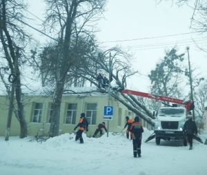 В Ставрополе продолжаются восстановительные работы после ураганного ветра