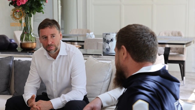 <i>Кадыров пообещал сооснователю Вайлдберриз вернуть жену и бизнес</i>