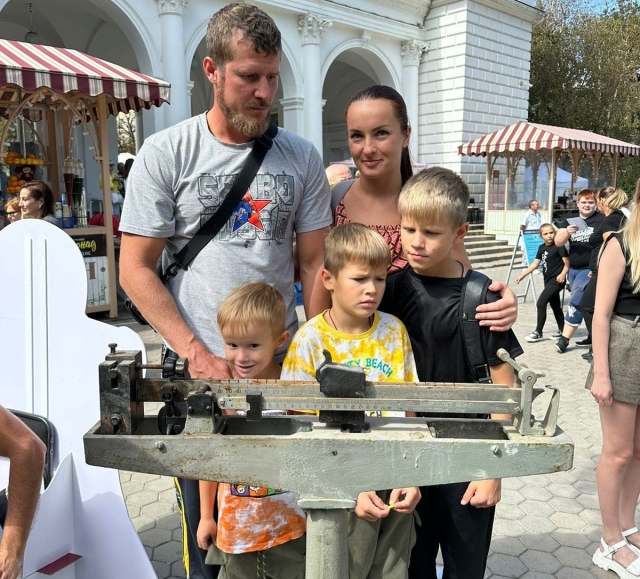 <i>В юбилей Кисловодска прошёл конкурс на взвешивание «Мы семья на 220»</i>
