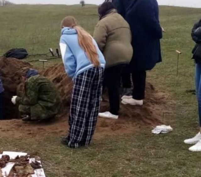 <i>На Ставрополье в Георгиевском округе нашли останки 12 бойцов</i>