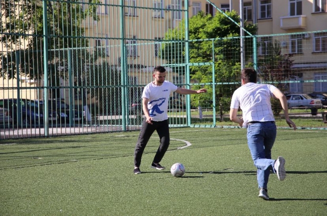 <i>Организаторы устроили любительский турнир по футболу</i>